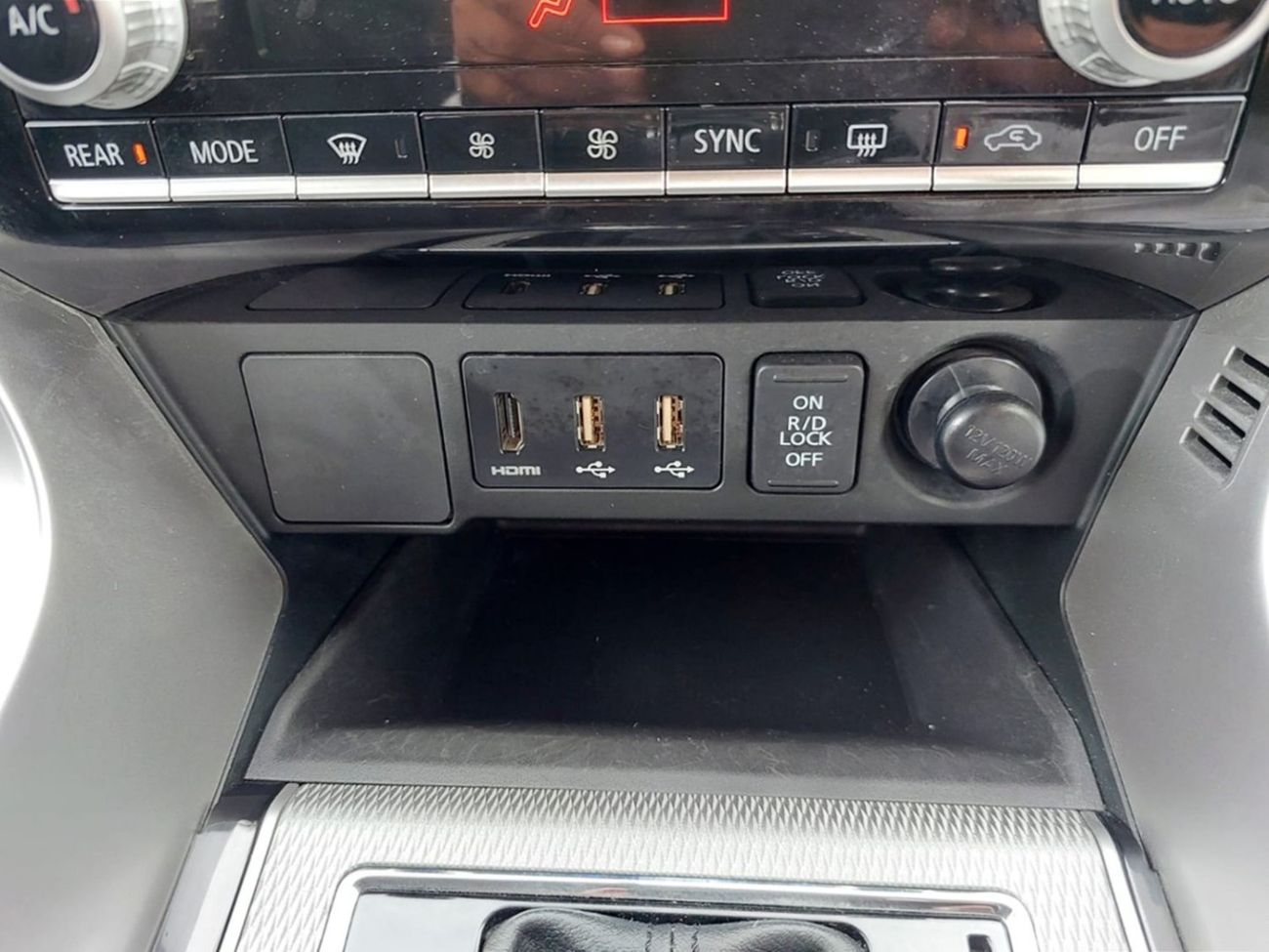 Mitsubishi Pajero MITSUBISHI PAJERO SUV RHD 2023 MODEL 2.4 L DIESEL AUTPMATIC(PM11732)