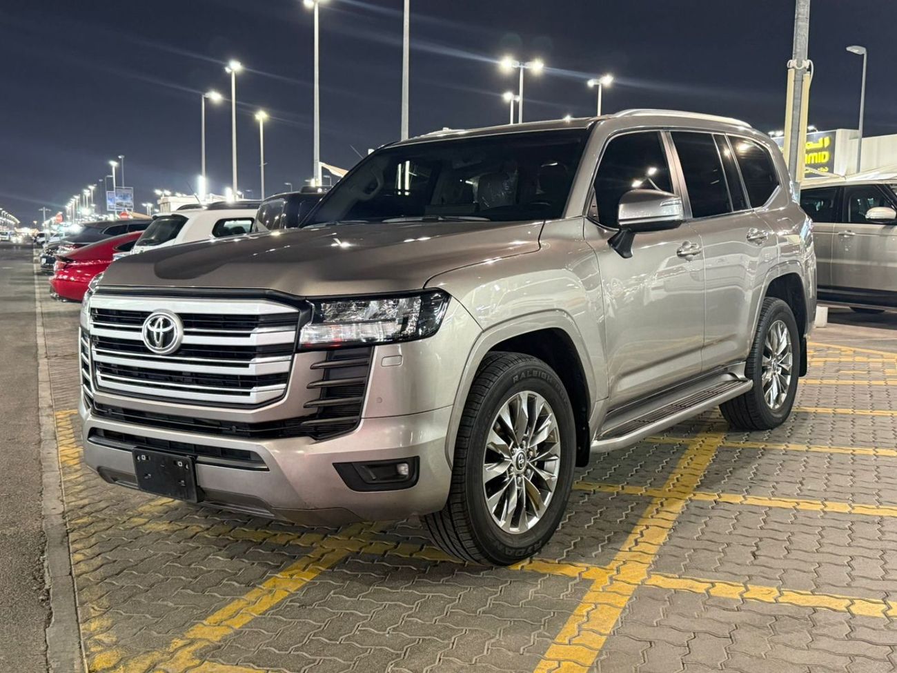 Toyota Land Cruiser GXR 3.3L Twin Turbo Diesel Engine LHD 4WD Automatic Gear 7 Seats 5 Doors