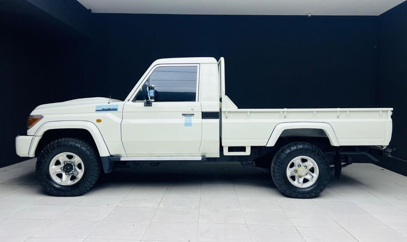 Toyota Land Cruiser Pick Up DIESEL 4.5L ,RIGHT HAND 2O16 MODEL ONLY FOR EXPORT AVAILABLE