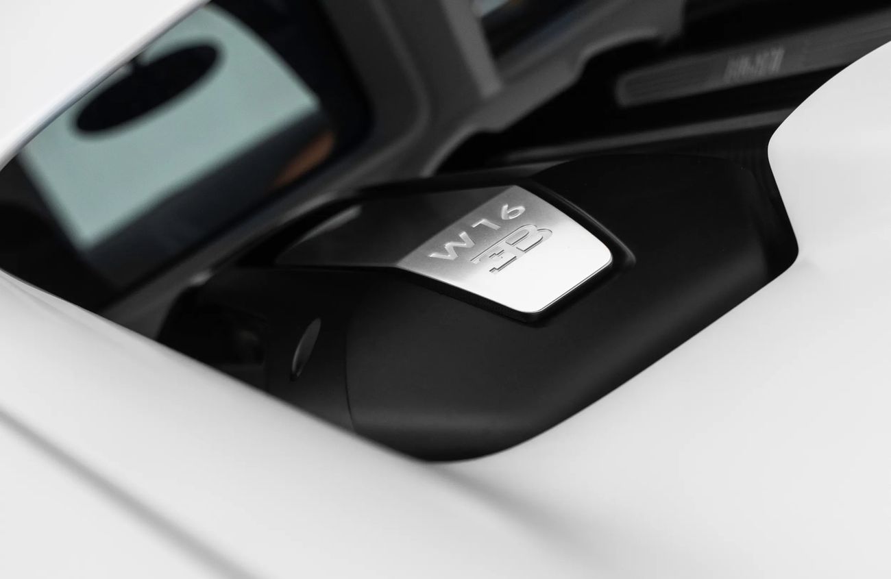 بوغاتي شيرون 8.0L W16 Quad-Turbocharged Engine