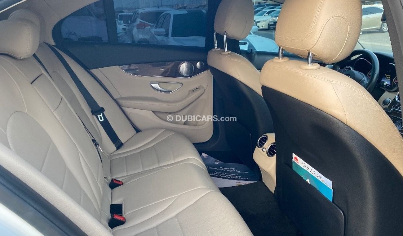 Mercedes-Benz C 300 2.0L V4