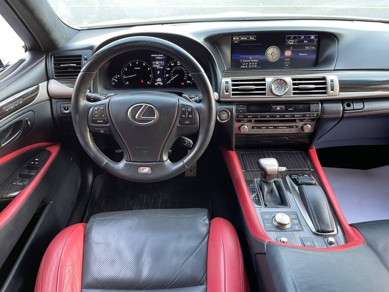 لكزس LS 460 محرك V8 سعة 4.6 لتر / F-SPORT / ممشى قليل / جنوط مقاس 19 بوصة / نقطة عمياء / مقاعد كبيرة / بحالة ممت