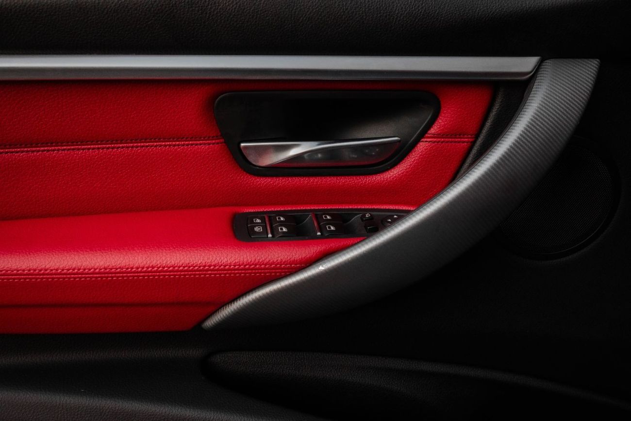 بي أم دبليو 330i 330i M-Kit  | 2,056 P.M  | 0% Downpayment | Excellent Condition!