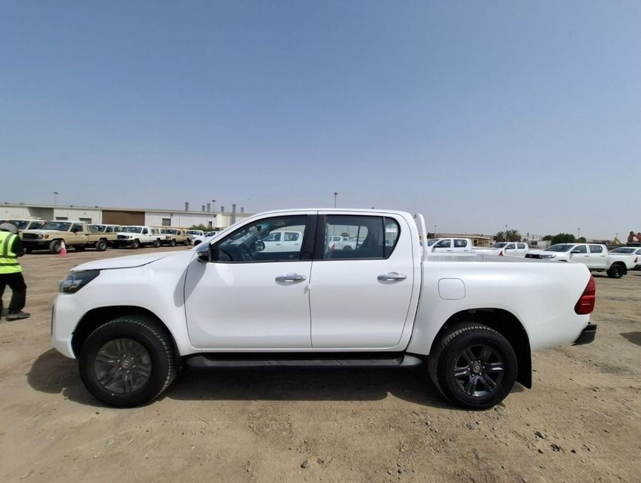 New Toyota Hilux 2.4L MT DIESEL MID OPTION 2025 for sale in Dubai - 777671