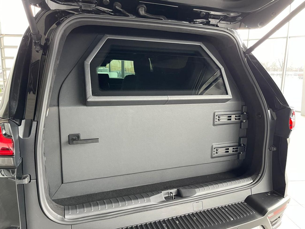 لكزس LX 500 Armored Vehicle B7+