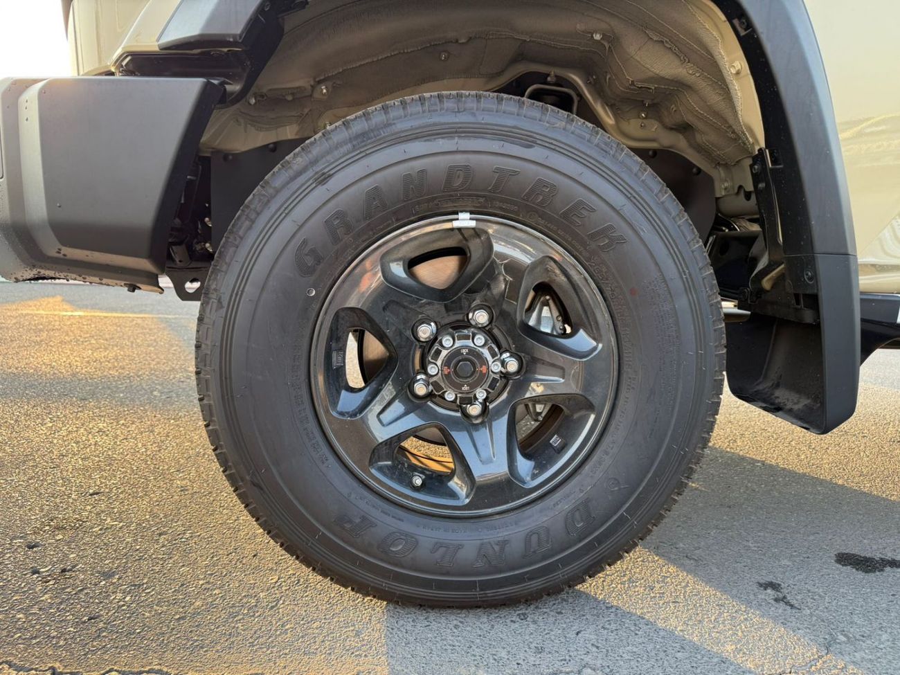 Toyota Land Cruiser 70 TOYOTA LC76 HARDTOP 5 DOORS 4.0L PETROL V6 MID OPTION M/T 2025 MODEL