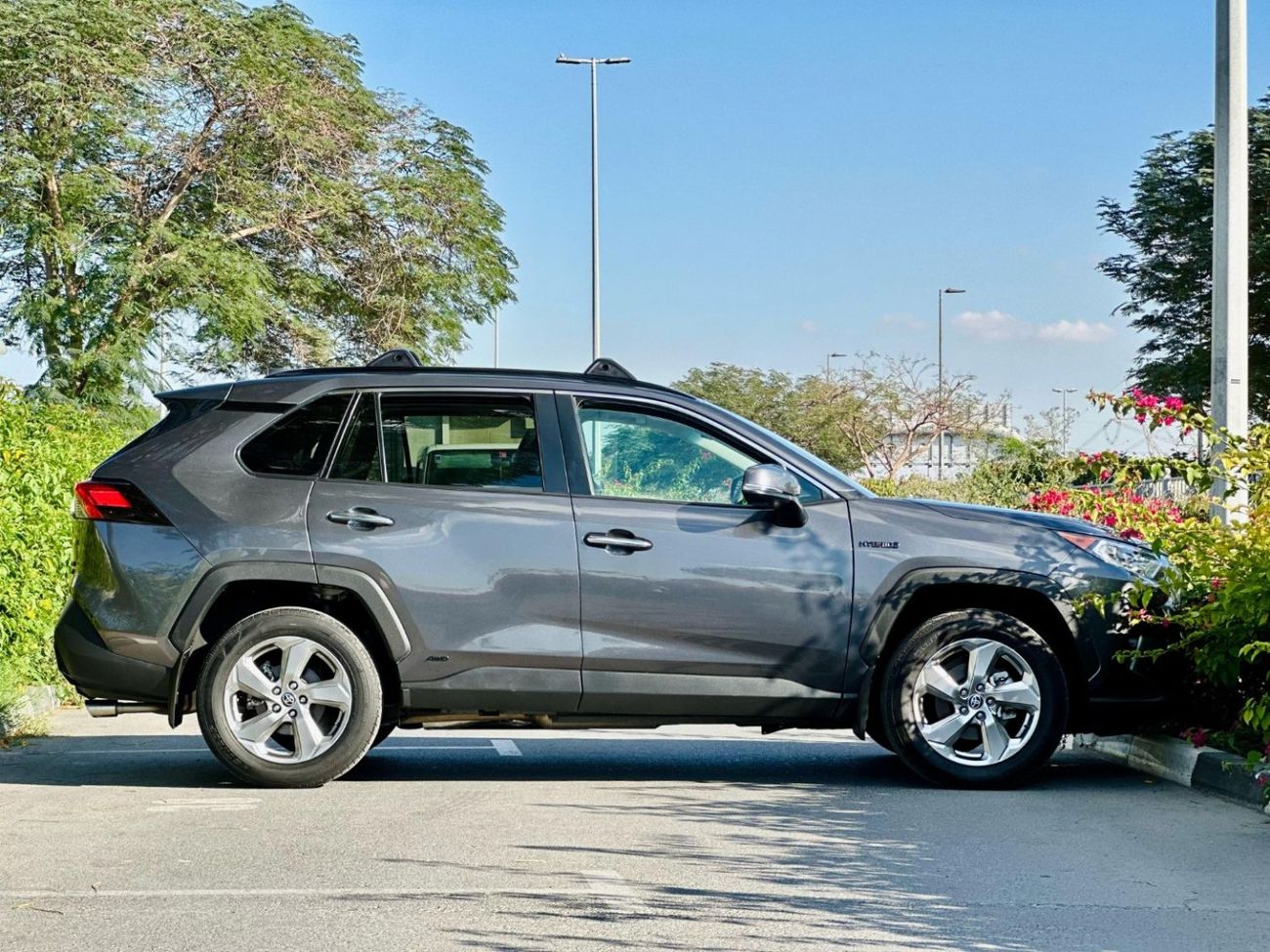 Used Toyota RAV4 HYBRID Limited AWD Full option 2022 for sale in Dubai ...
