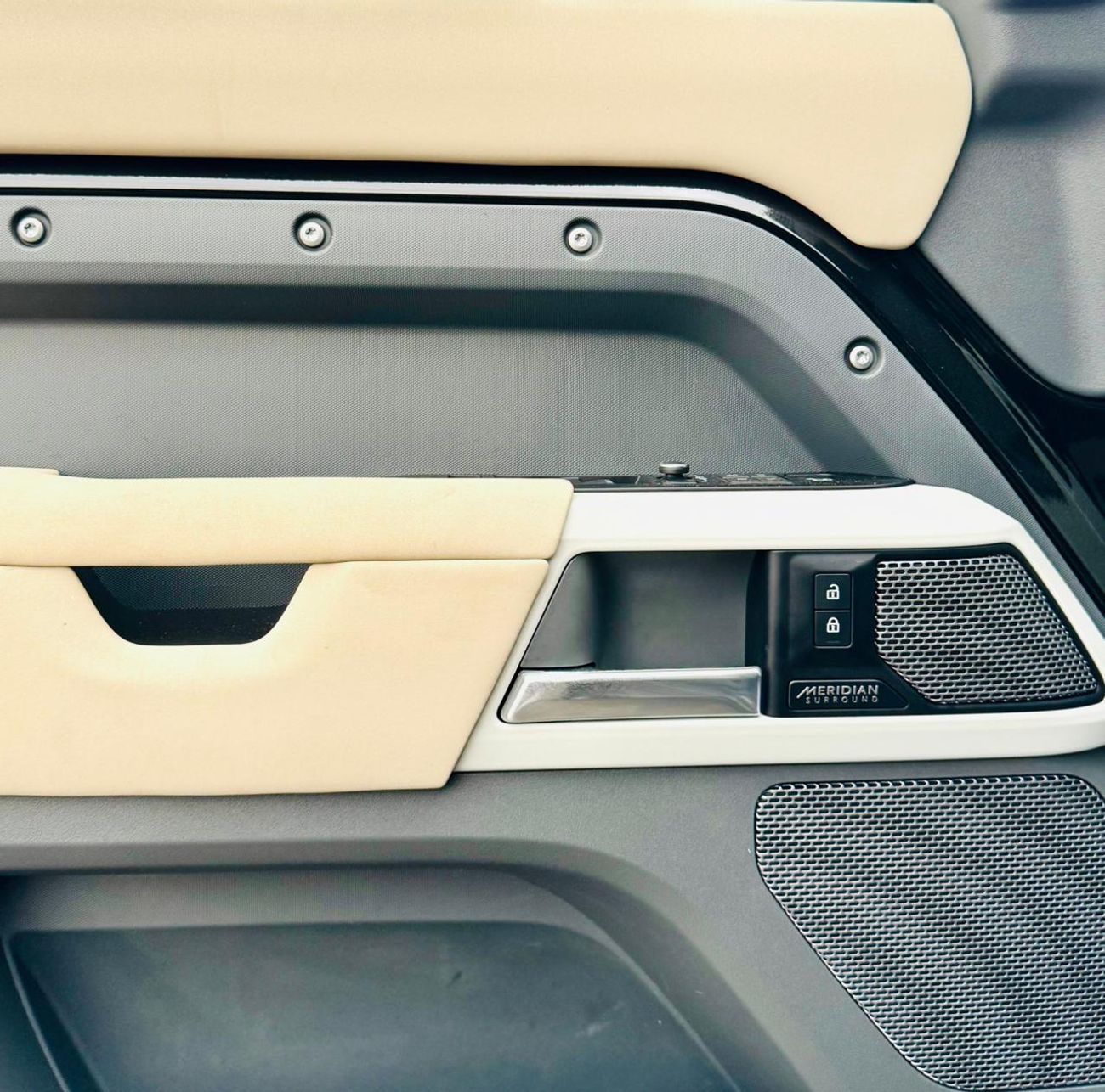 لاند روفر ديفندر P400 110 X-Dynamic HSE 3.0L (5 Seater)