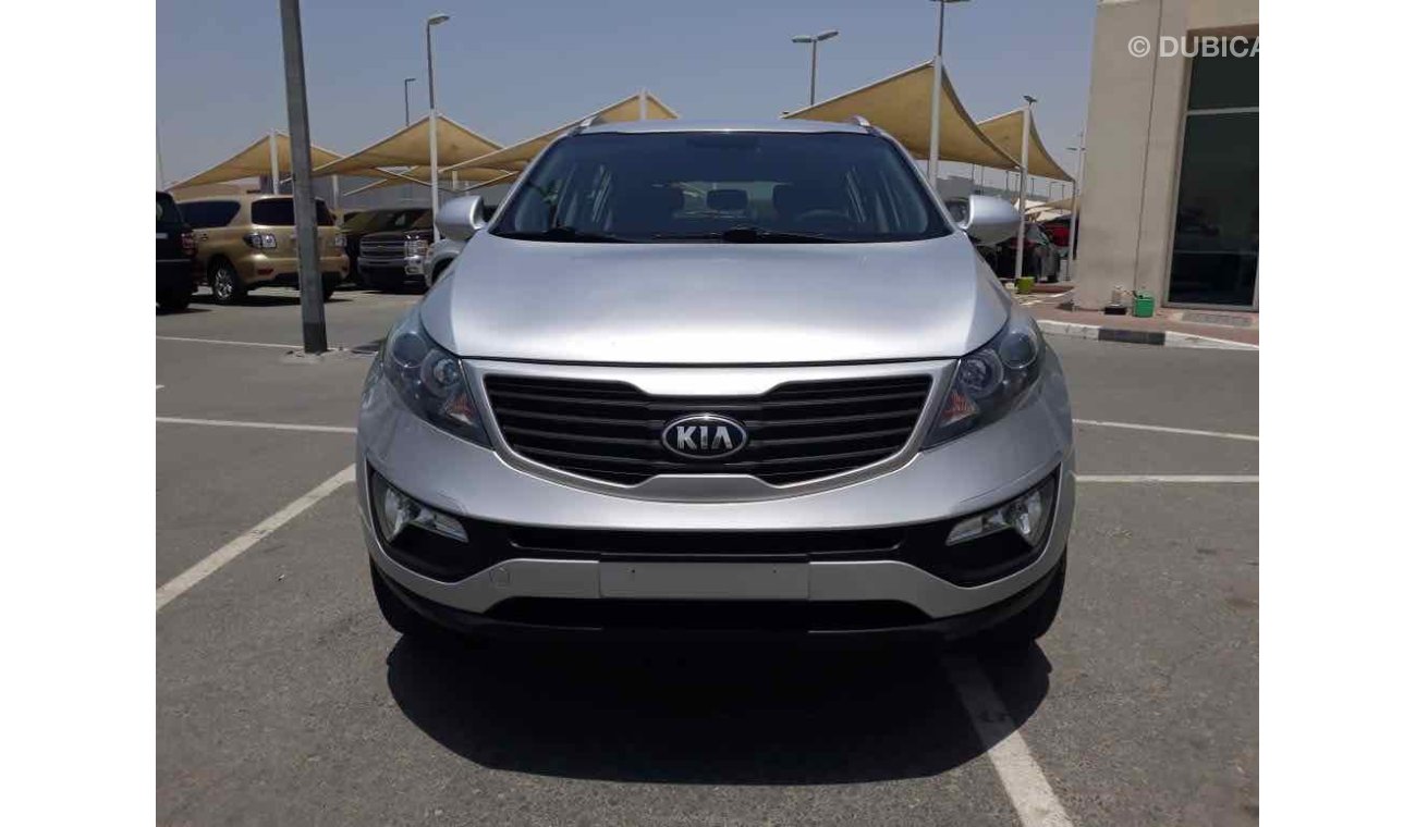 Kia Sportage سياره نظيفه جدا بحاله ممتازه بدون حادث ضمان شاسيه جير ماكينه