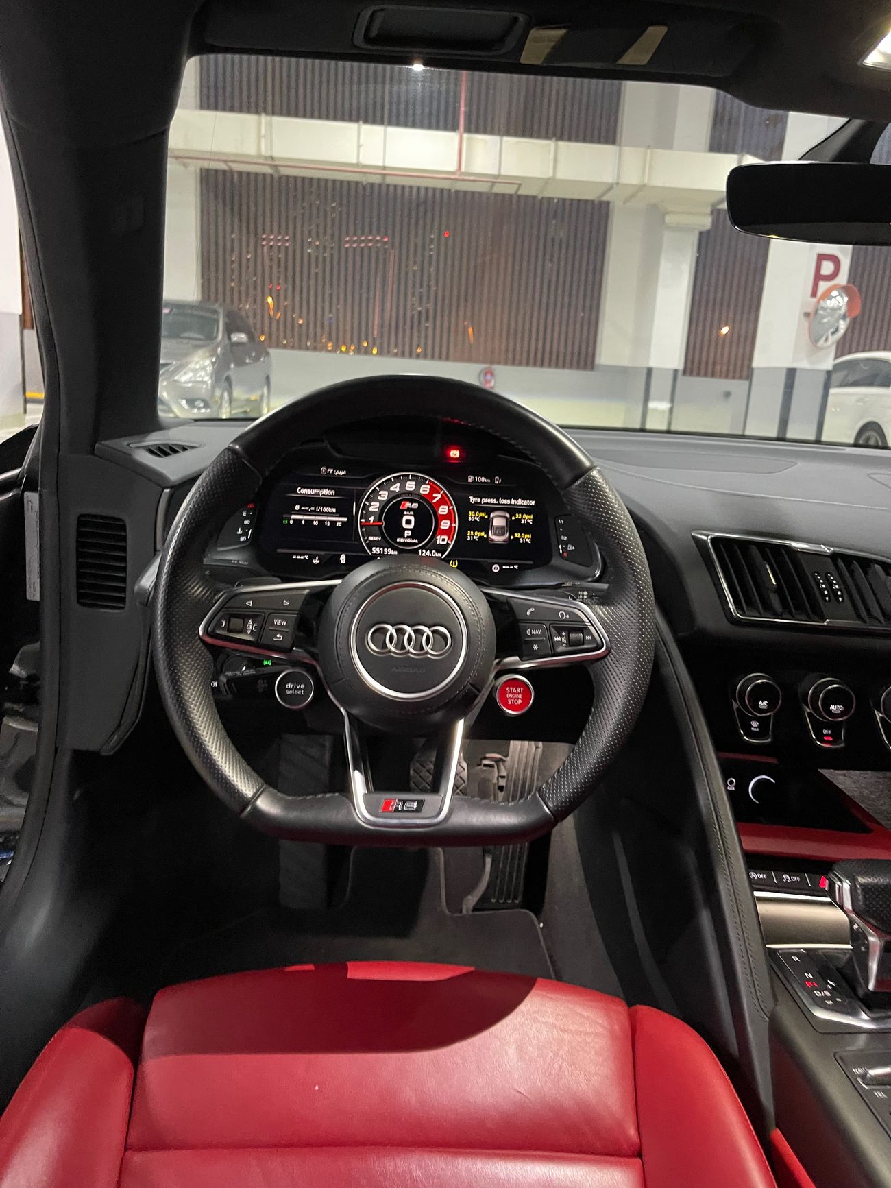 أودي R8 V10 RWD 5.2L (540 HP)