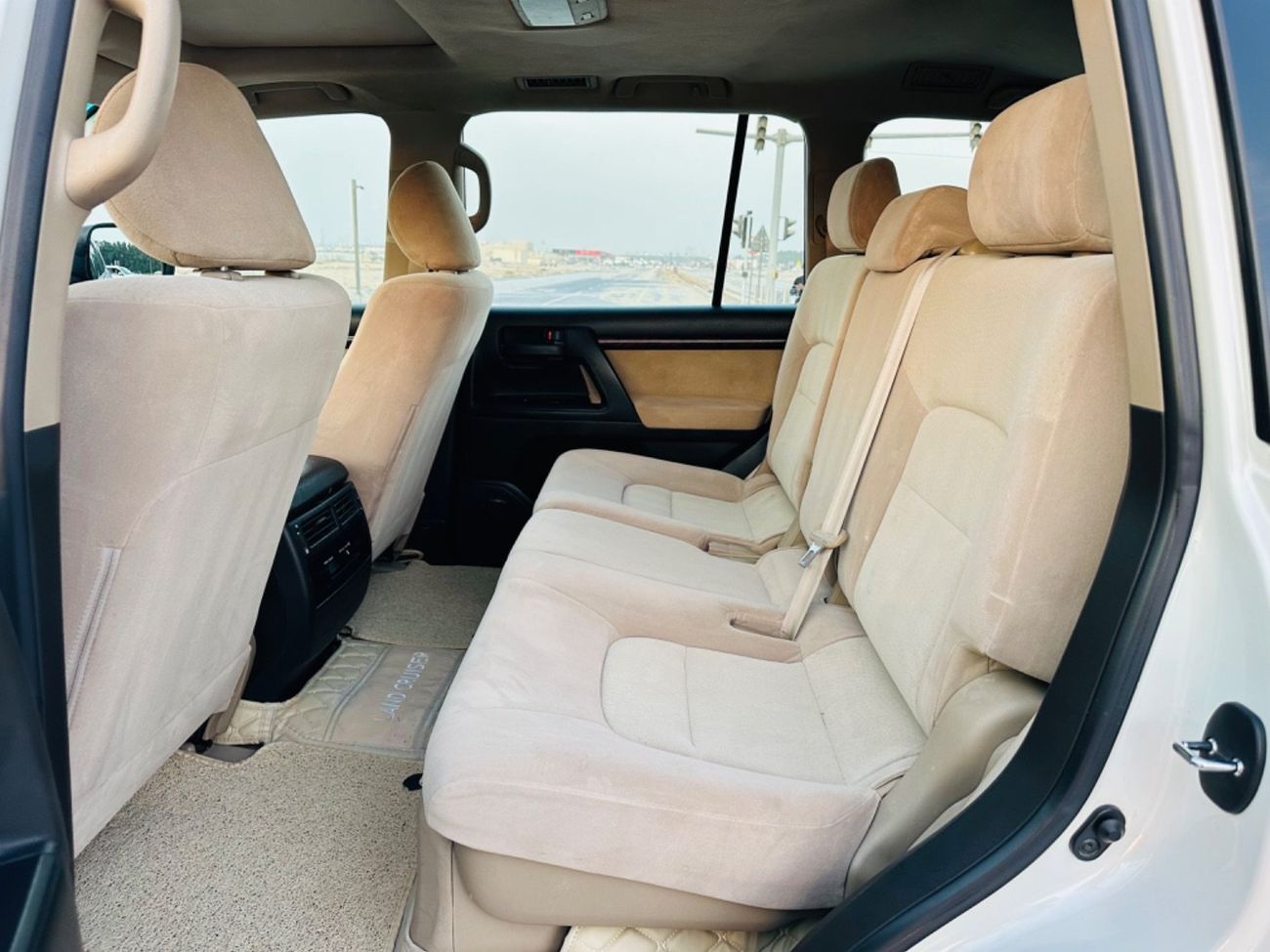 Toyota Land Cruiser MODEL 2010 GCC CAR PERFECT CONDITION INSIDE AND OUTSIDE FULL OPTION SUN ROOF LEATHER SEATS