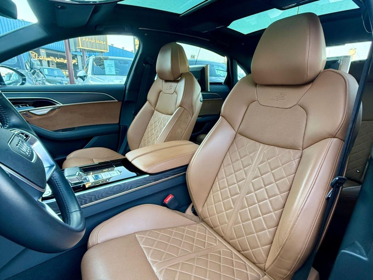 Audi A8 L 60 TFSI quattro 4.0L (460 HP)