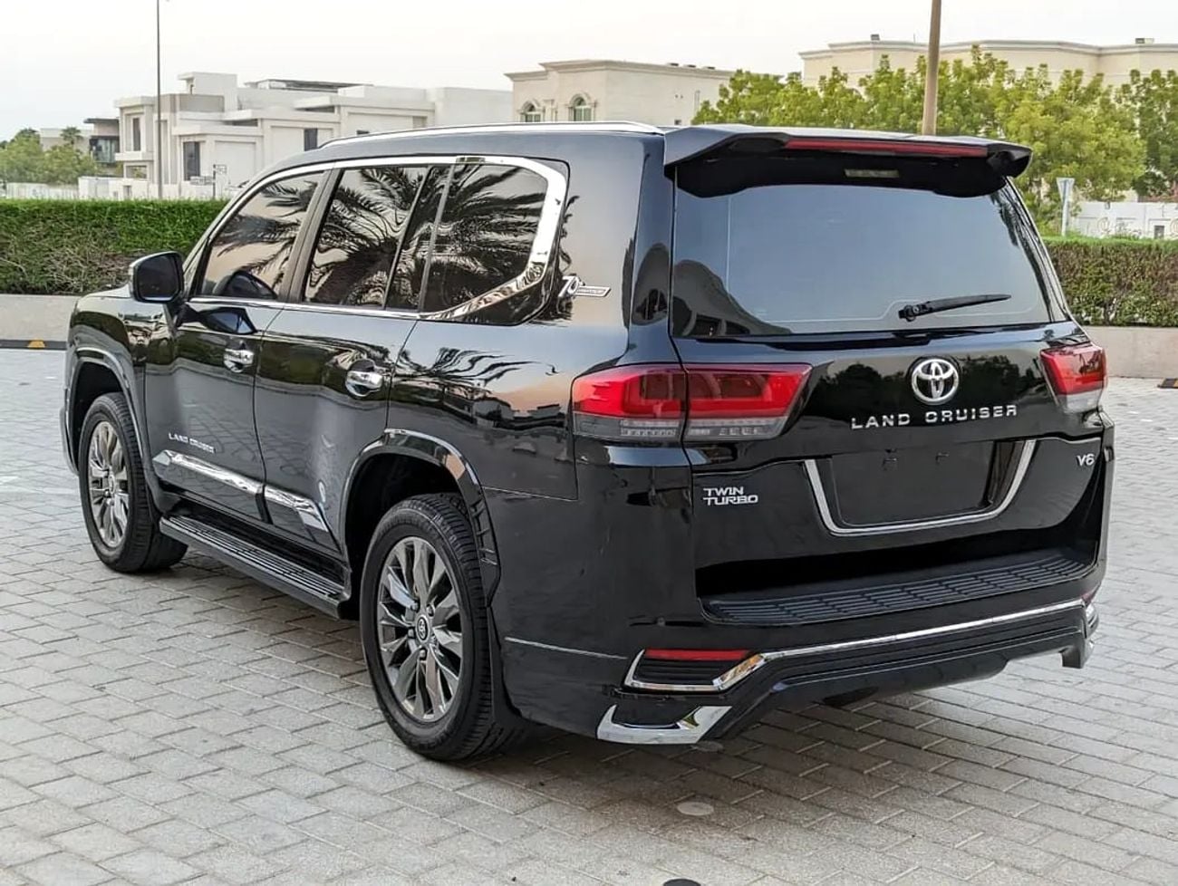 Toyota Land Cruiser GXR FACELIFTED WITH INTERIOR AND EXTERIOR V6 4.0L IN PERFECT CONDITION