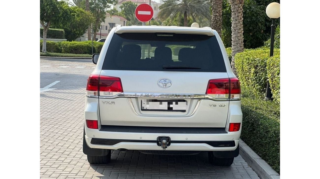 Toyota Land Cruiser VXR 5.7L
