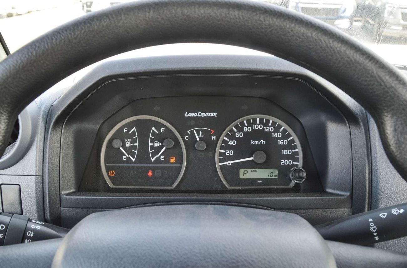 Toyota Land Cruiser Pickup 70 4.0L 4WD PETROL 2026