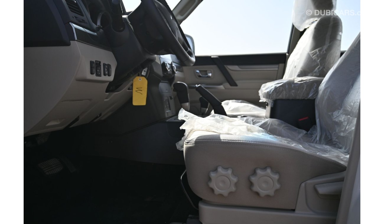 ميتسوبيشي باجيرو ميتسوبيشي باجيرو جي ال اس 3.0 لتر ، دفع رباعي ، 5 ابواب ، سقف بانورامي ، كاميرا خلفية ، تحكم مكيف خل