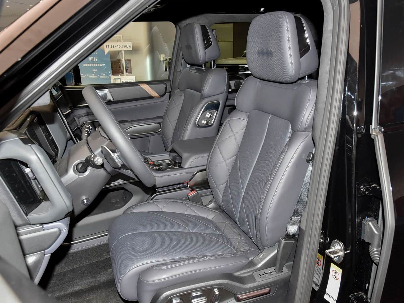 BYD Leopard 8 Smart and Brave Flagship Edition (6 Seats) 21-inch Rims with Tow Hook | 2025 | Ready Stock Limited Q