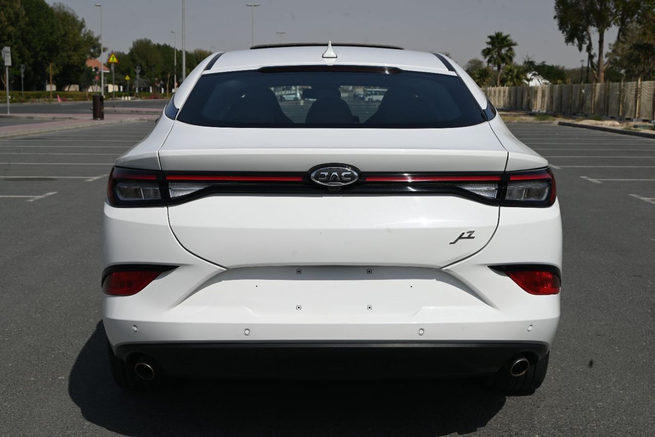 جاك J7 570 AED - ORIGINAL PAINT - JAC J7 1.5TC LUXURY 2023 - LOW MILEAGE - FIRST OWNER