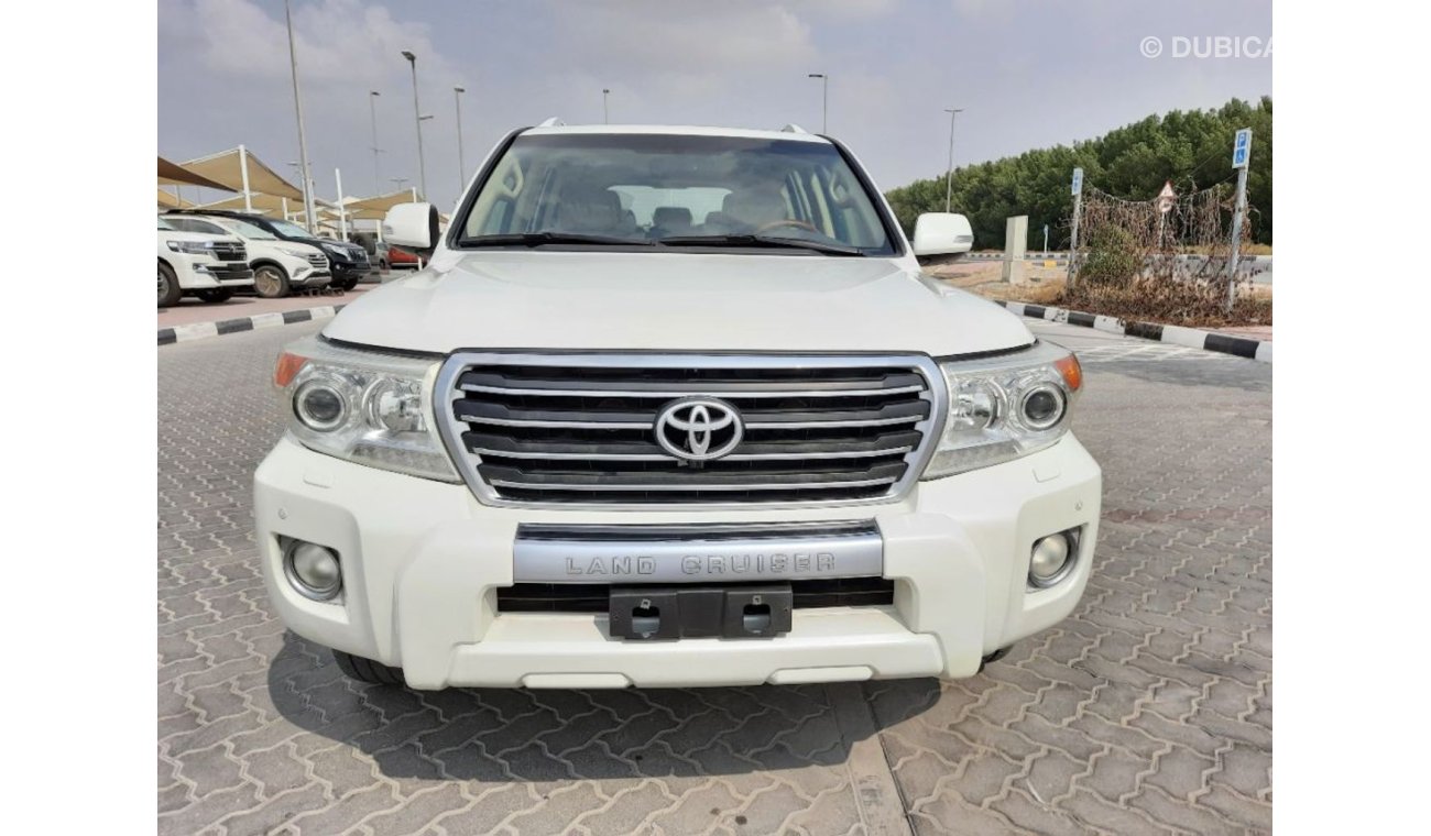 Toyota Land Cruiser Toyota Land Cruiser 2013 gcc v6 very celen car