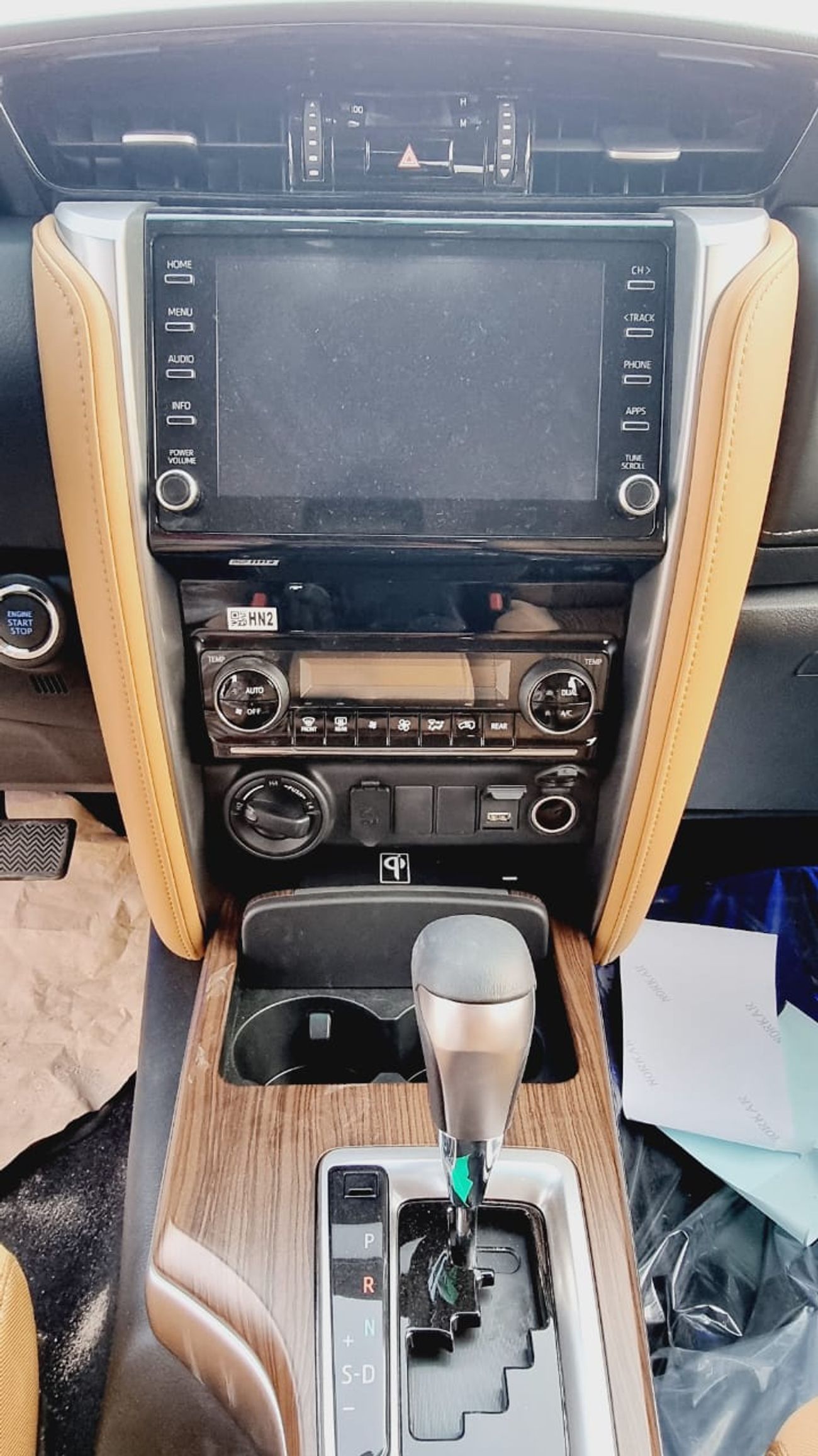 Toyota Fortuner TOYOTA FORTUNER 2.7L PETROL 4X4 PUSH START DIGITAL A/C MY 2024