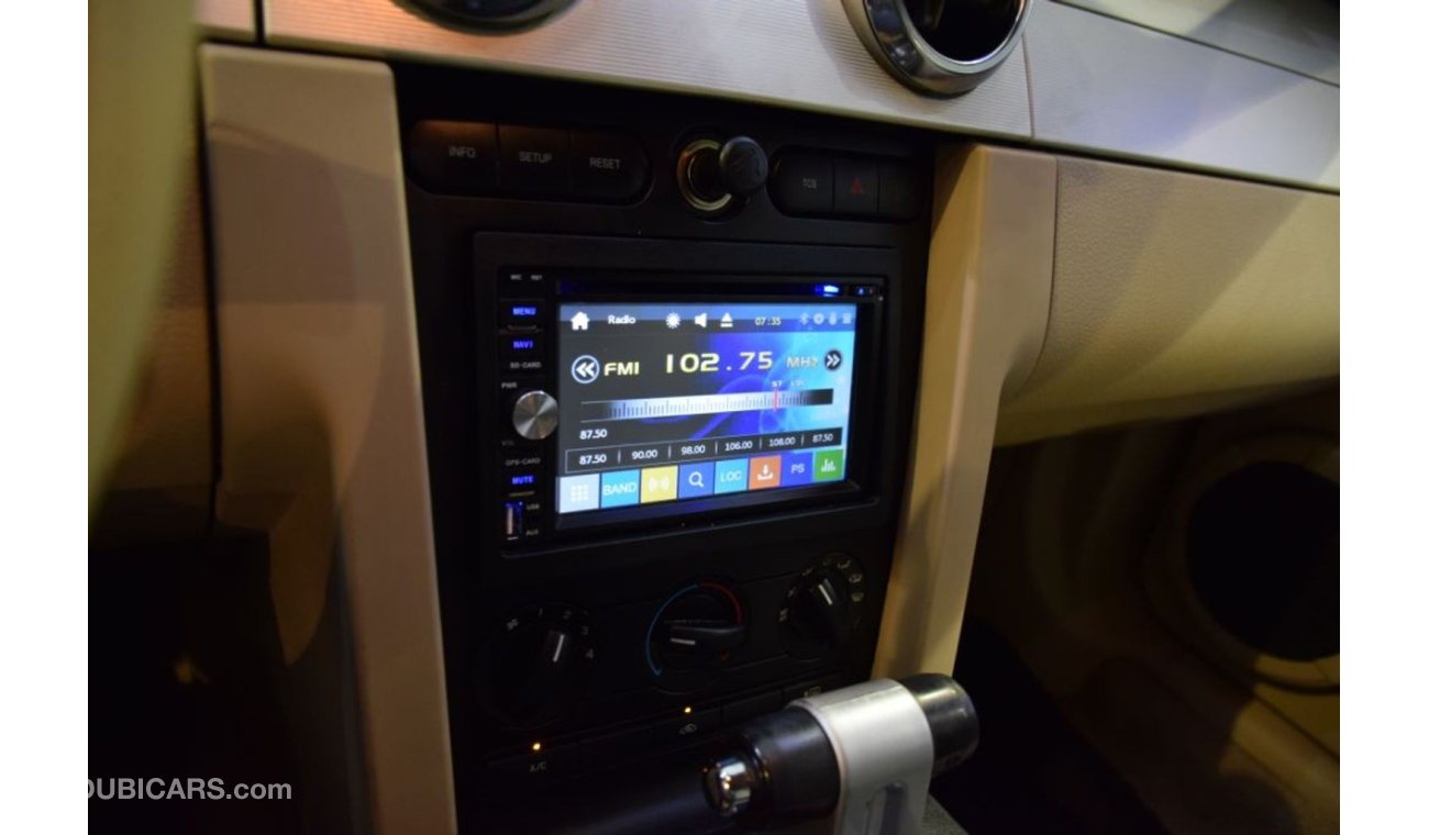 فورد موستانج ONLY 129000 KM! FORD MUSTANG GT 2005 Model in Black with Yellow Stripes Color! GCC Specs