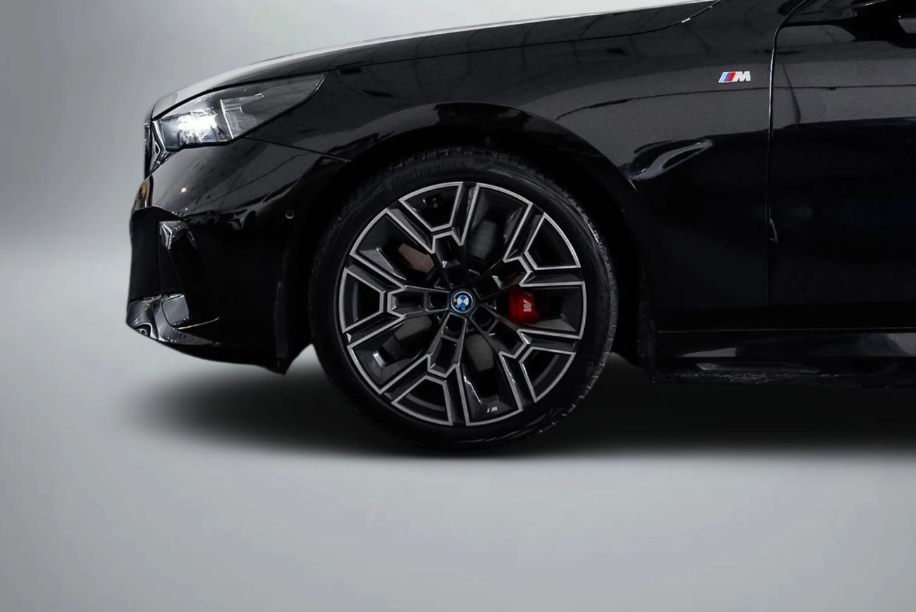 بي أم دبليو i5 M-Sport