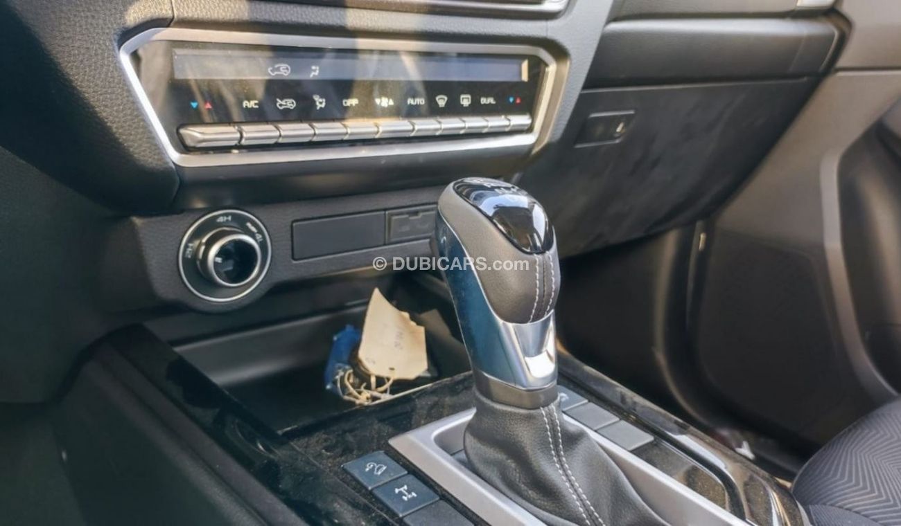 Isuzu DMax RG Crew 3.0L Diesel, pick up, 2023, 4x4, 4 doors, white color.