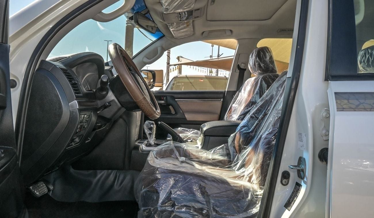 Toyota Land Cruiser GXR V8