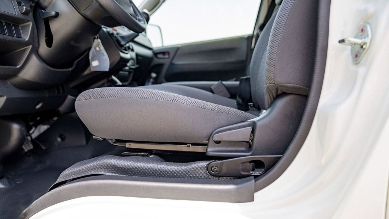 Toyota Hiace HIACE 2.5L STANDER SETER DIESEL 2025