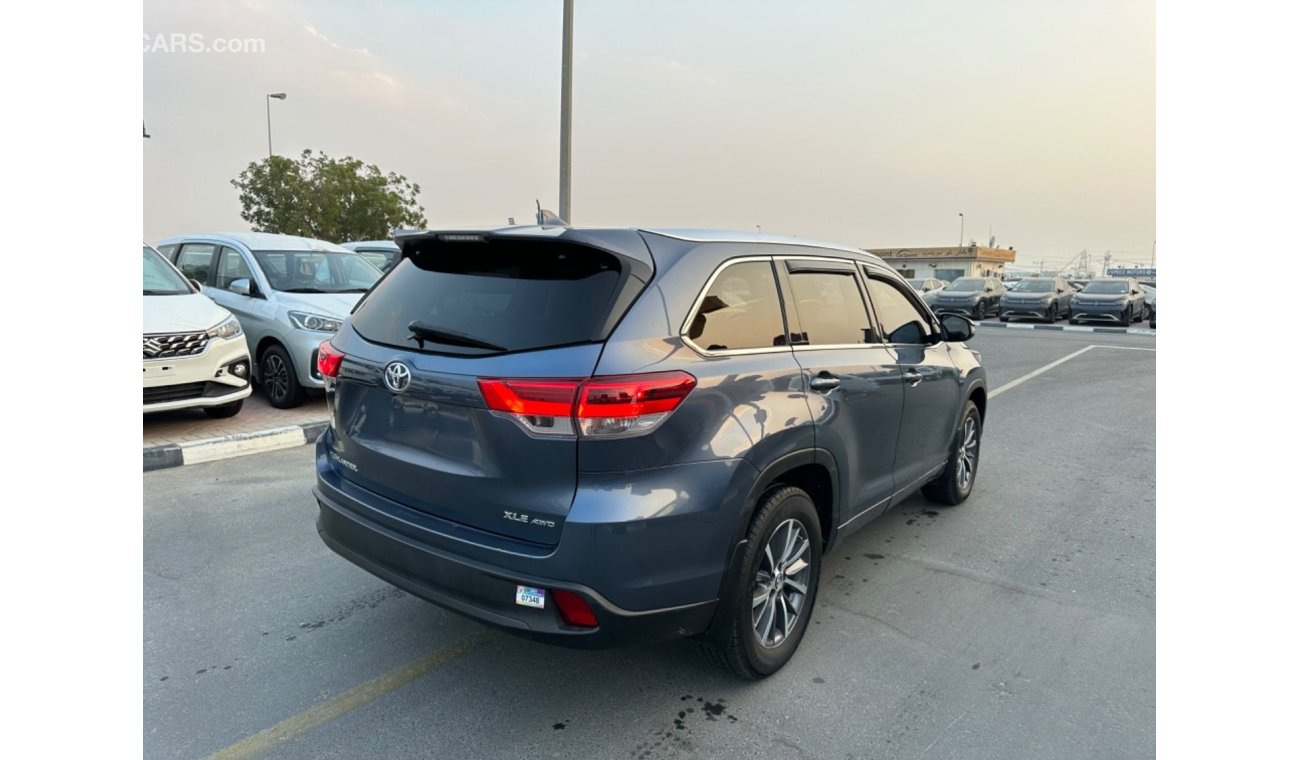 Toyota Highlander 2017 TOYOTA HIGHLANDER XLE 4x4 IMPORTED FROM USA VERY CLEAN CAR INSIDE AND OUT SIDE FOR MORE INFORMA