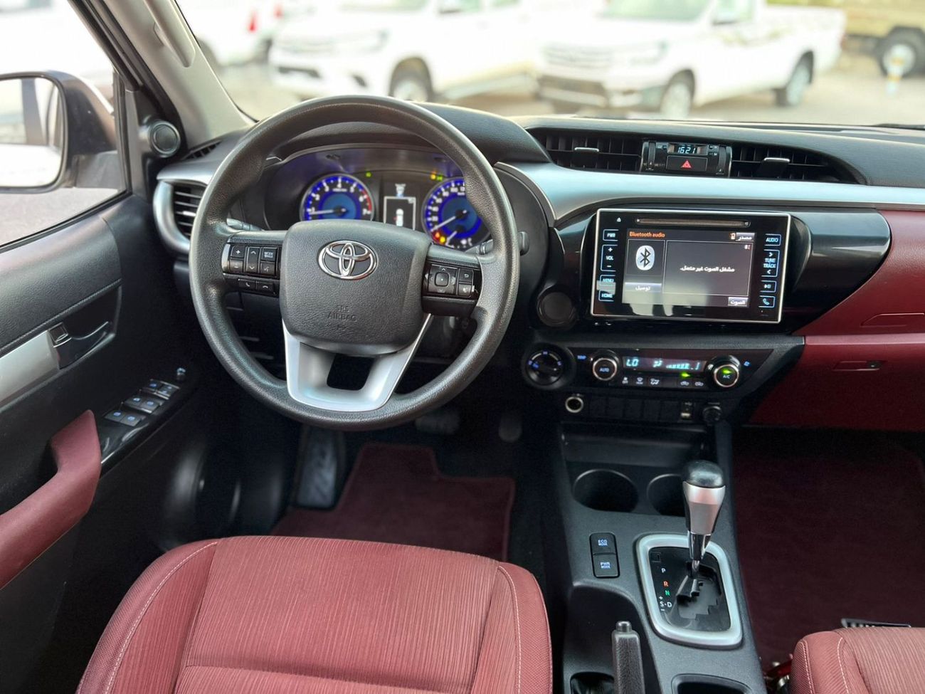 Toyota Hilux 2016 Toyota Hilux SR5 Premium Full Option - 2.7L V4 - 4x4 AWD - Rear CAM & AC - big Body - 116000 Km