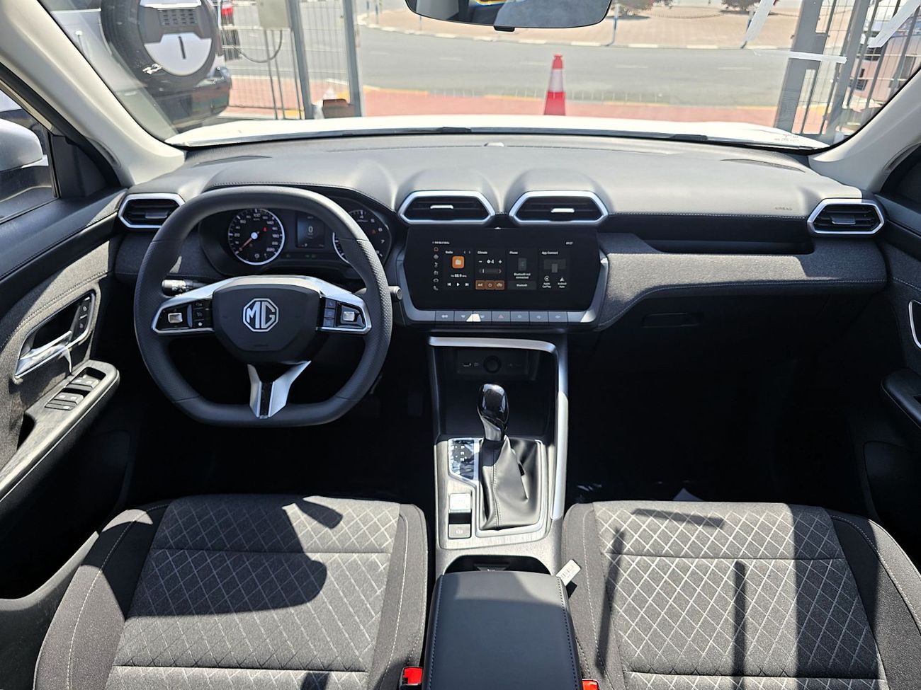 MG ZS MG zs New Shape STD1.5l A/T  Silver Color 2026 Model