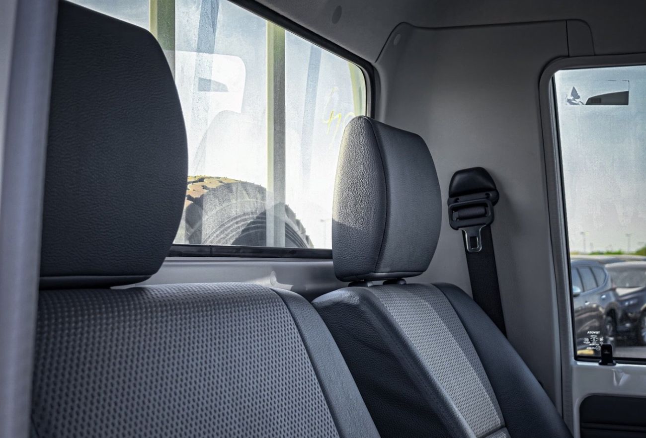 تويوتا لاند كروزر بيك آب 2025 TOYOTA LAND CRUISER 79 2.8L DIESLE MT