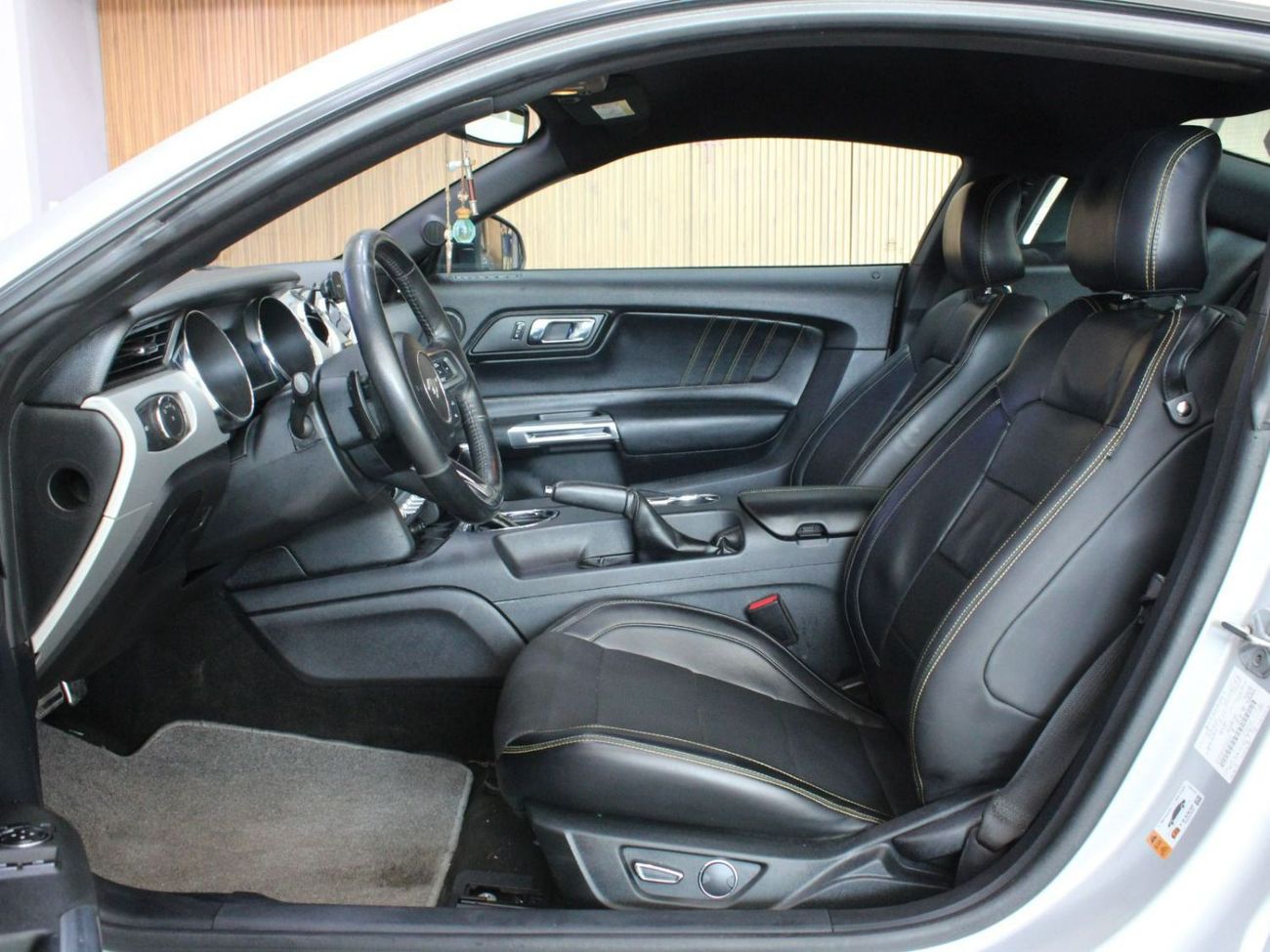 Ford Mustang GT Premium 5.0L V8