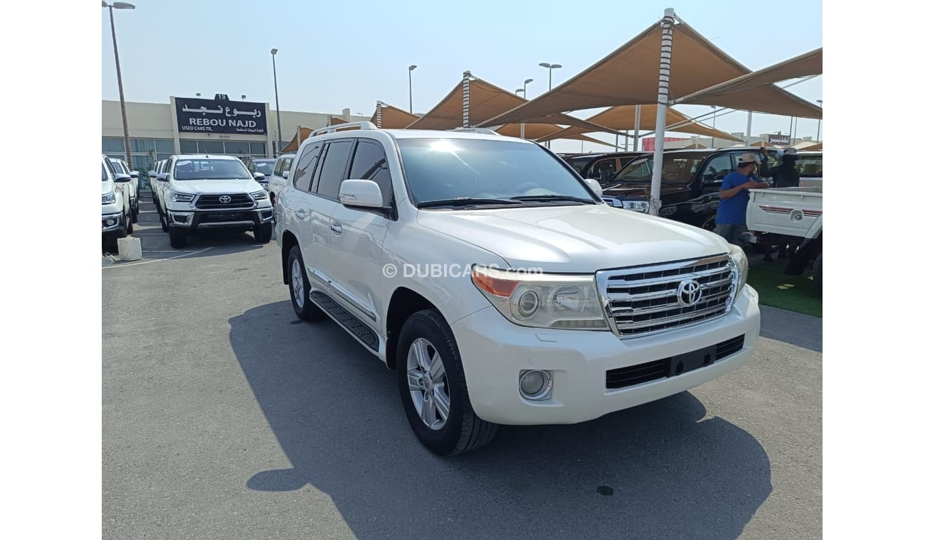 Toyota Land Cruiser VXR The car is very good, in perfect condition, looks clean from the inside and outside without any 