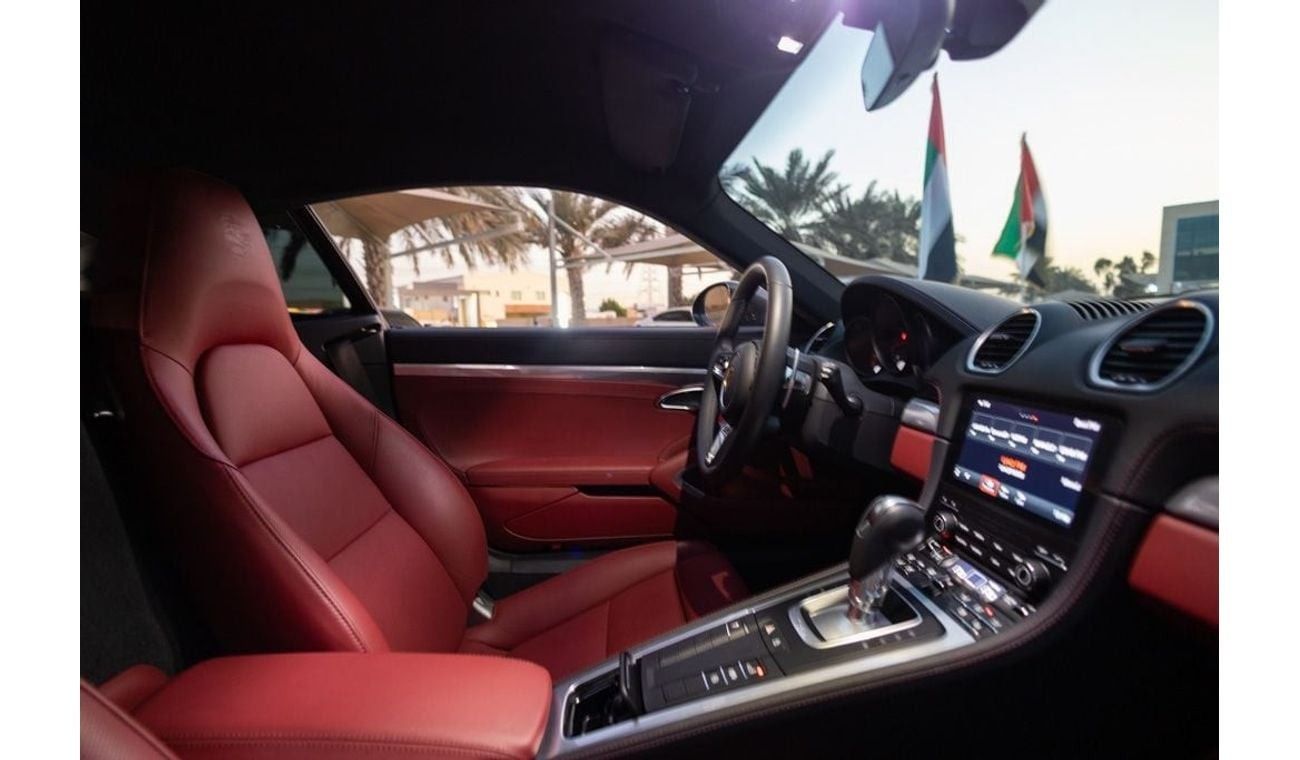 بورش كايمان 718 Porsche 718 Cayman Style Edition 2024 GCC under Agency Warranty with Flexible Down-Payment.