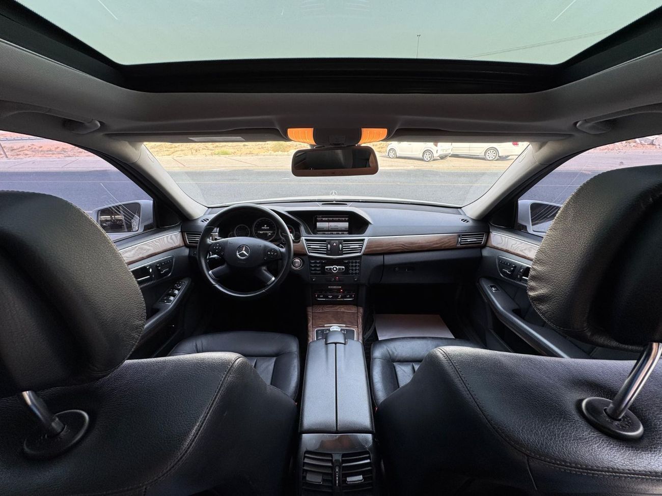 Mercedes-Benz E300 3.0L V6 / FULL OPTION PANORAMIC SUNROOF / KEYLESS ENTRY / KEYLESS START / ENTERED IN SYRIA CUSTOMS F