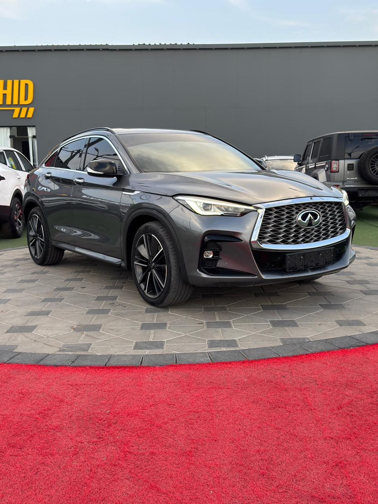 إنفينيتي QX55 2.0T Luxe (AWD)