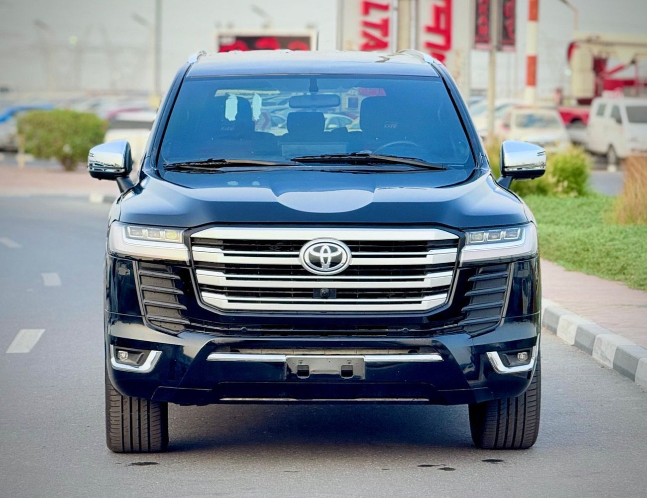 تويوتا لاند كروزر 2018 Model Facelift to 2025 LC300 Exterior and Interior Both Full Option V6 Engine