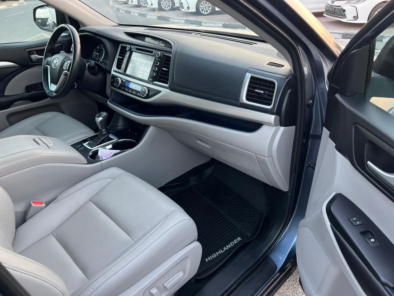 Toyota Highlander 2019 Toyota Highlander Hybrid XLE Full Option -3.5L V6-AWD 4x4 - Sunroof-Leather seat-Rear Camera -