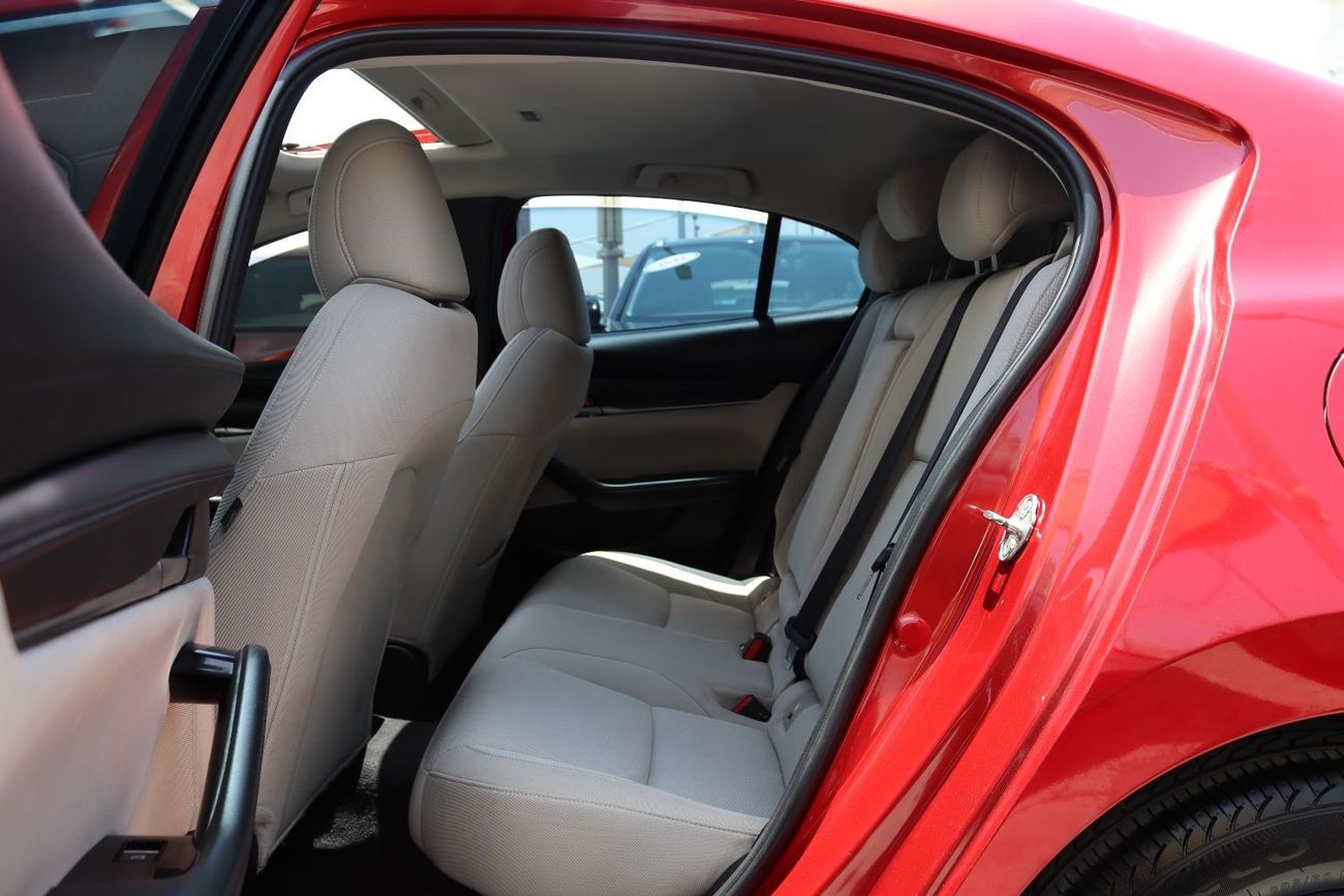 Mazda 3 V ACCIDENTS FREE - GCC - ENGINE 1600 CC - SUNROOF - KEYLESS ENTRY AND START - ORIGINAL PAINT - PERFE