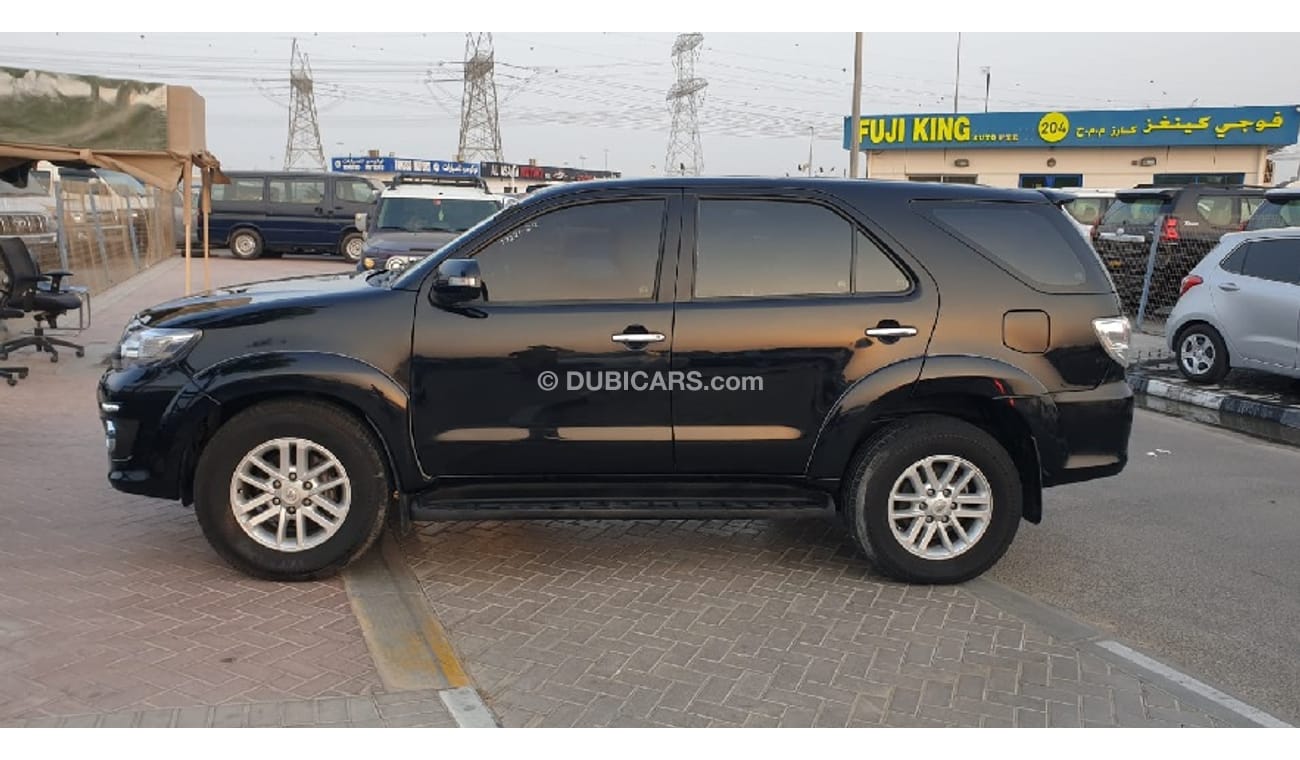 تويوتا فورتونر 2.7 PETROL (4 CYLINDER)