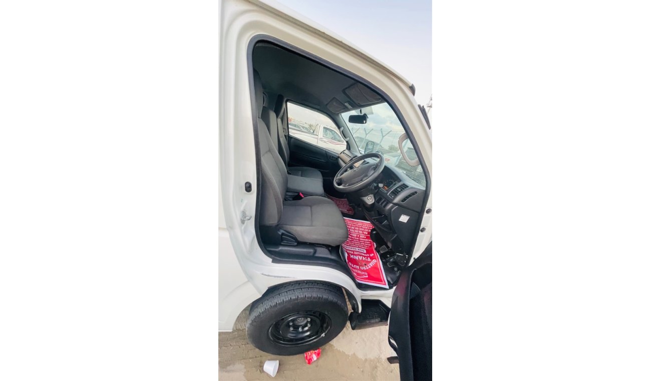 تويوتا هاياس TOYOTA HIACE LOW ROOF JAPAN IMPORT RIGHT HAND