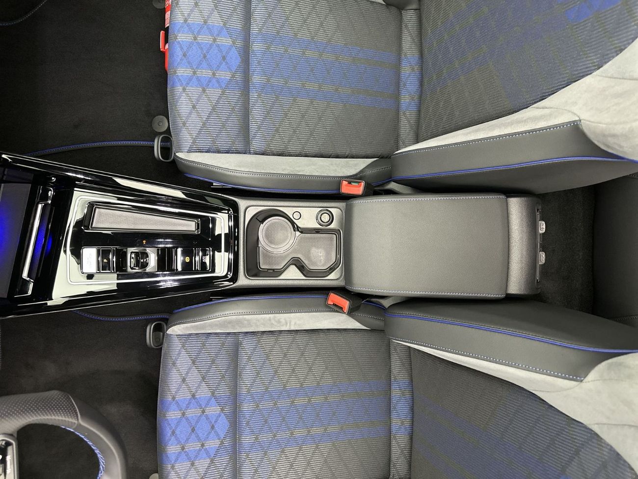 Volkswagen Golf R Base 2.0T