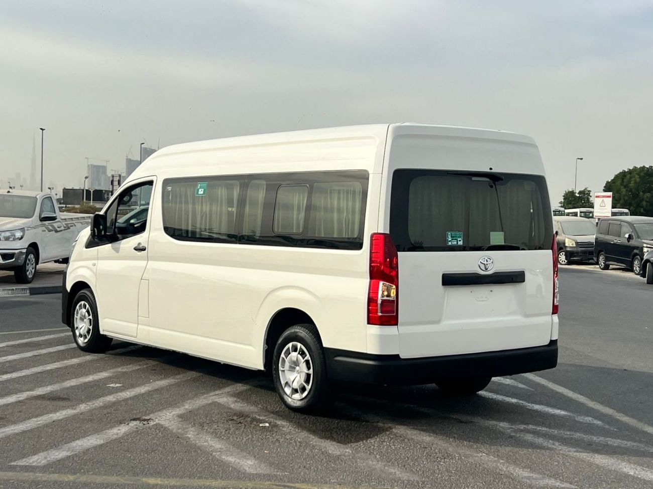 تويوتا هاياس 2023 Toyota Hiace GL 3.5L V6 - GCC - Passenger Full Automatic - Patrol - 13 Seater - No Accident - 8