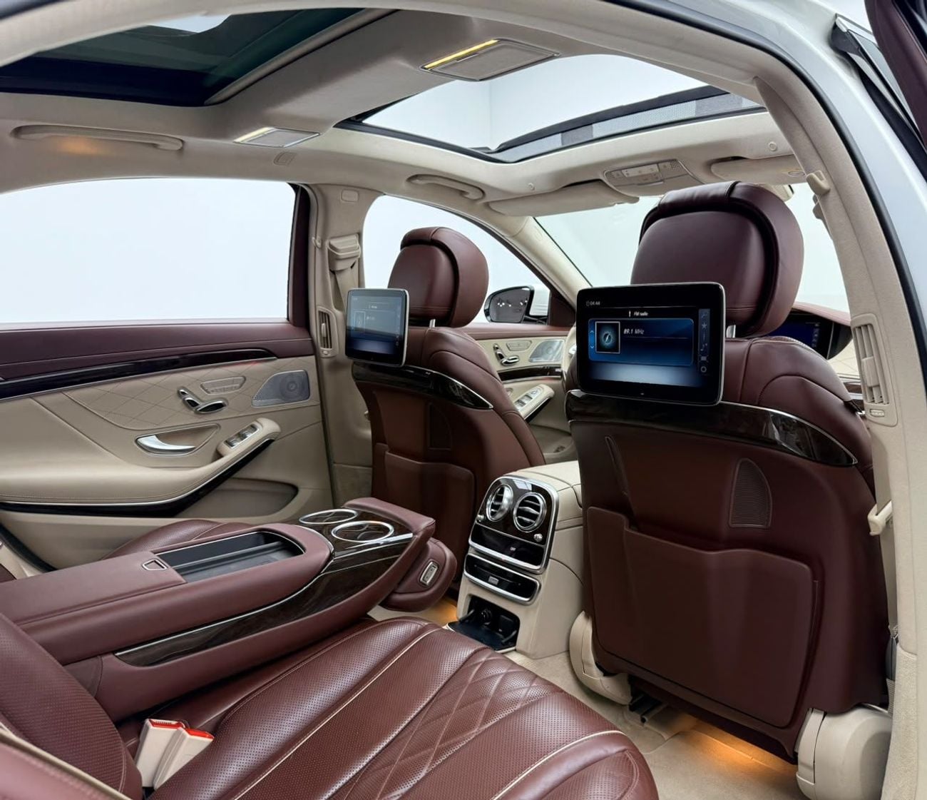 Mercedes Benz S560 L AMG 2019 Mercedes Benz S560 L 4MATIC, Warranty, Full Mercedes Service History, Fully Loaded, GCC