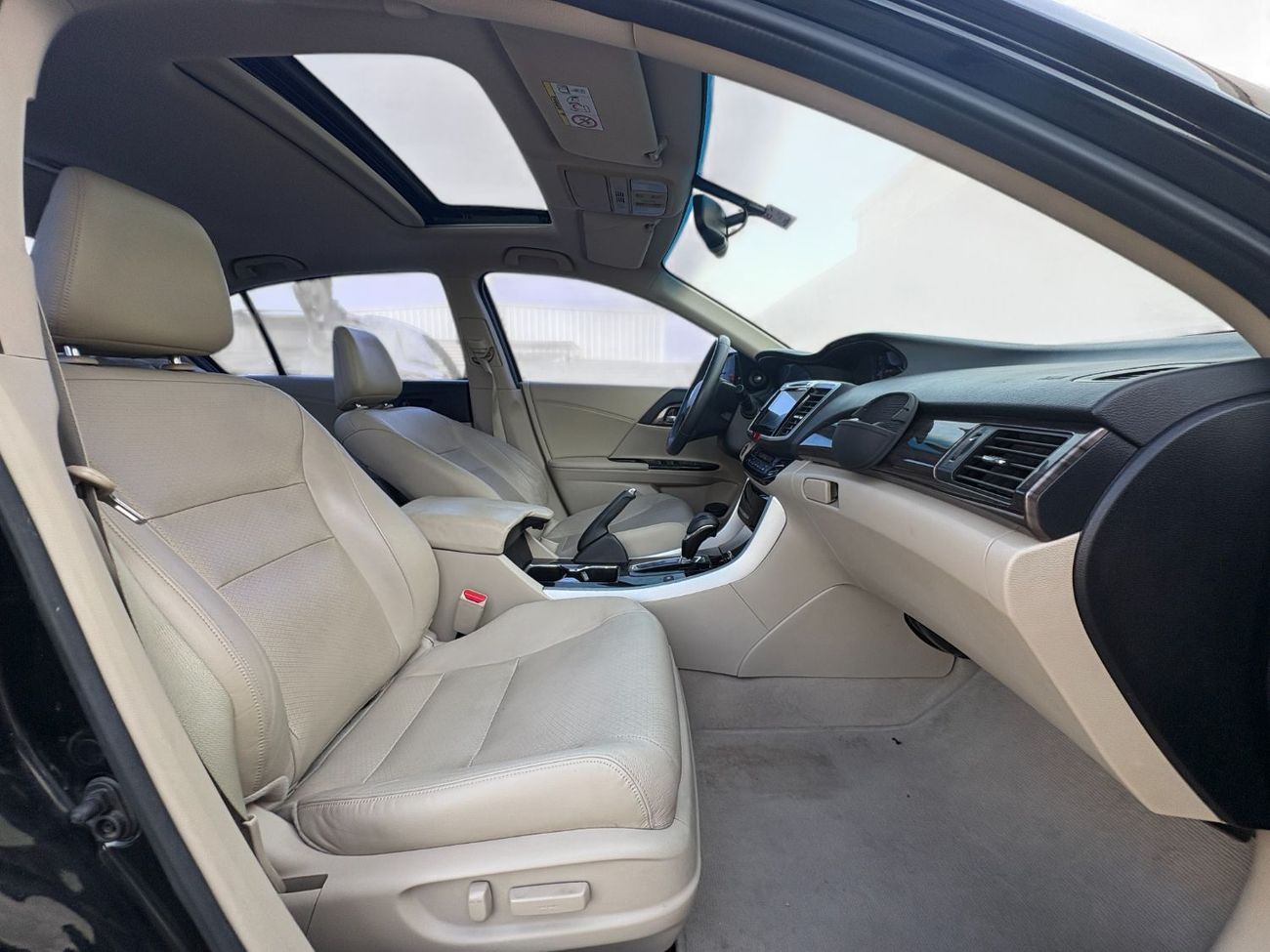 Honda Accord 2.4L I4 A/T | 2017 | GCC SPECS | All Original Paint | AED 990 per month