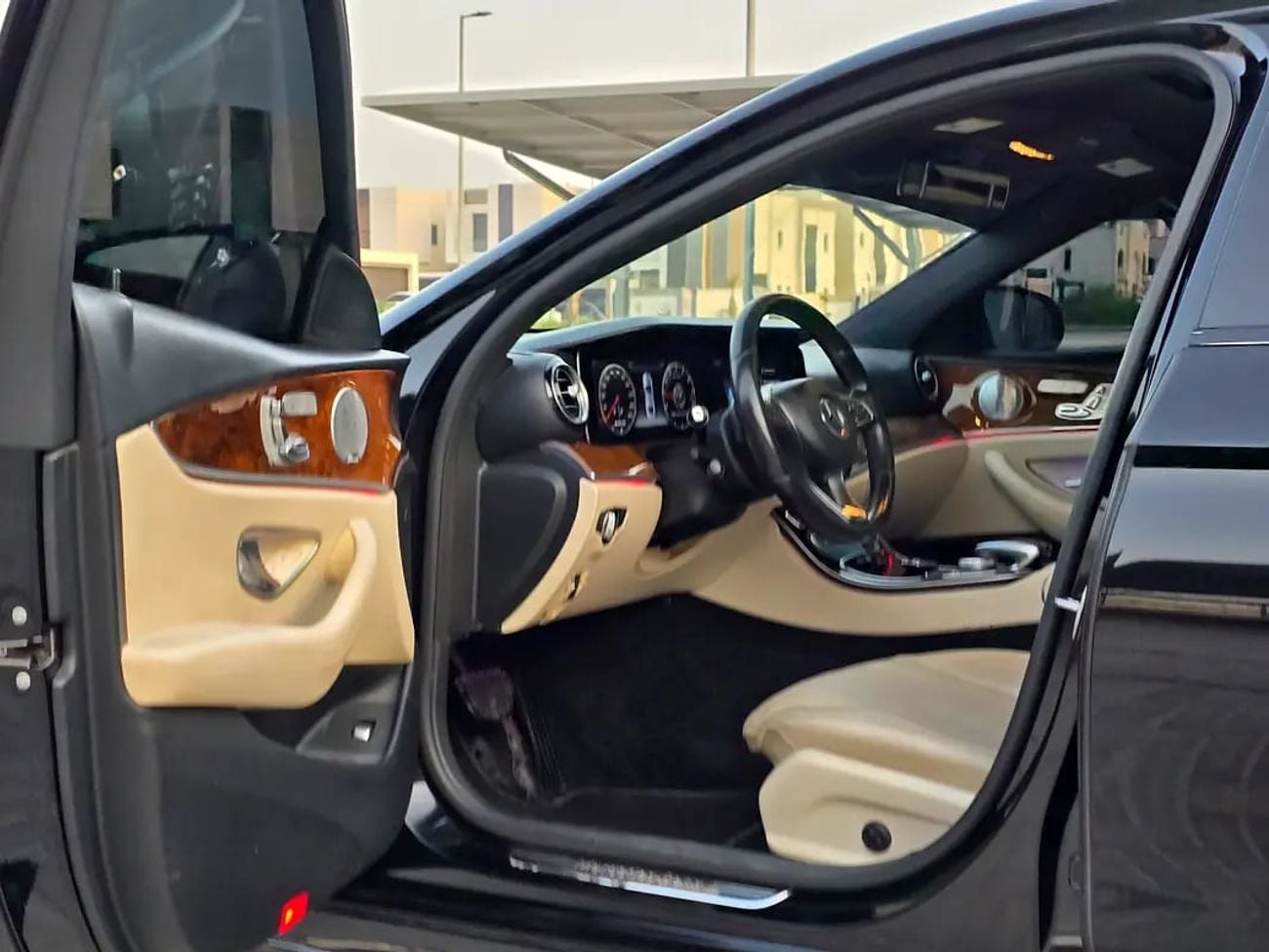 Mercedes Benz E300 E 300 - Premium Luxury Sedan