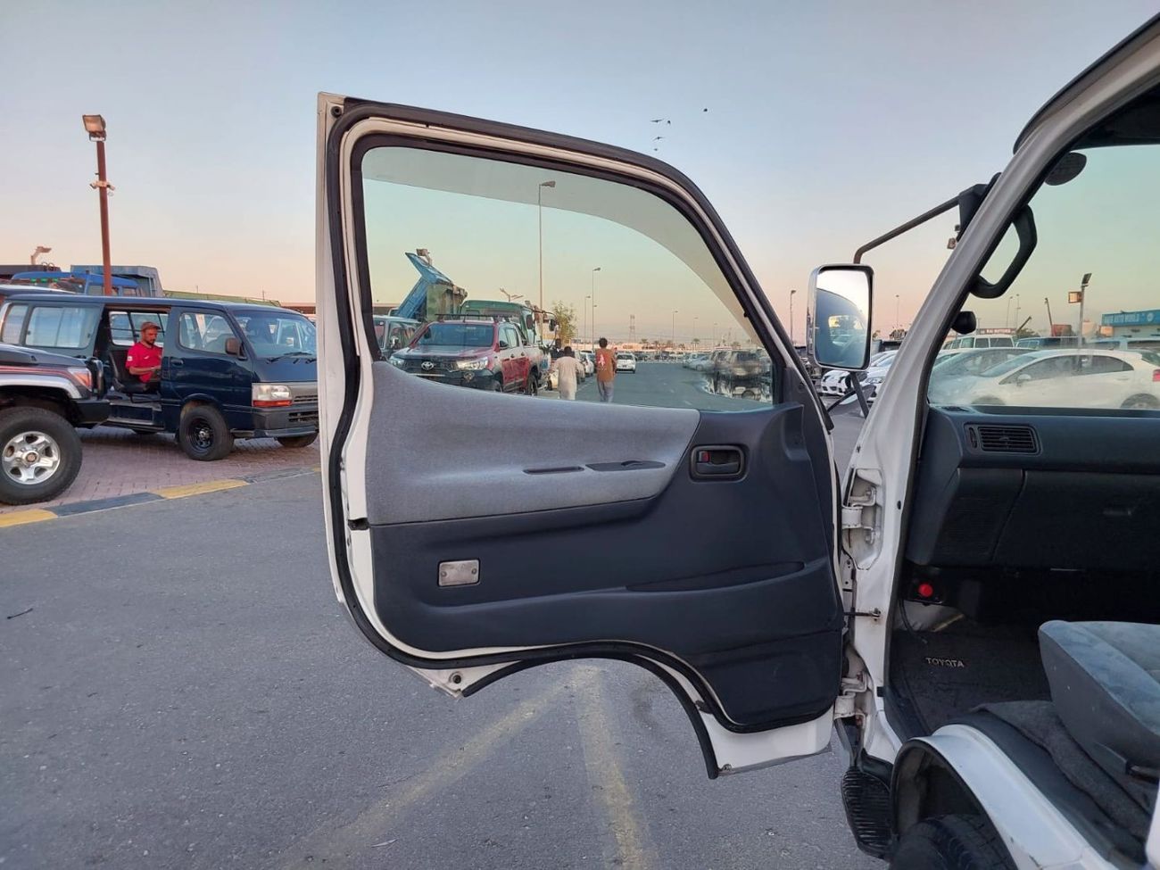 Toyota Hiace TOYOTA HIACE VAN RIGHT HAND DRIVE(PM02151)