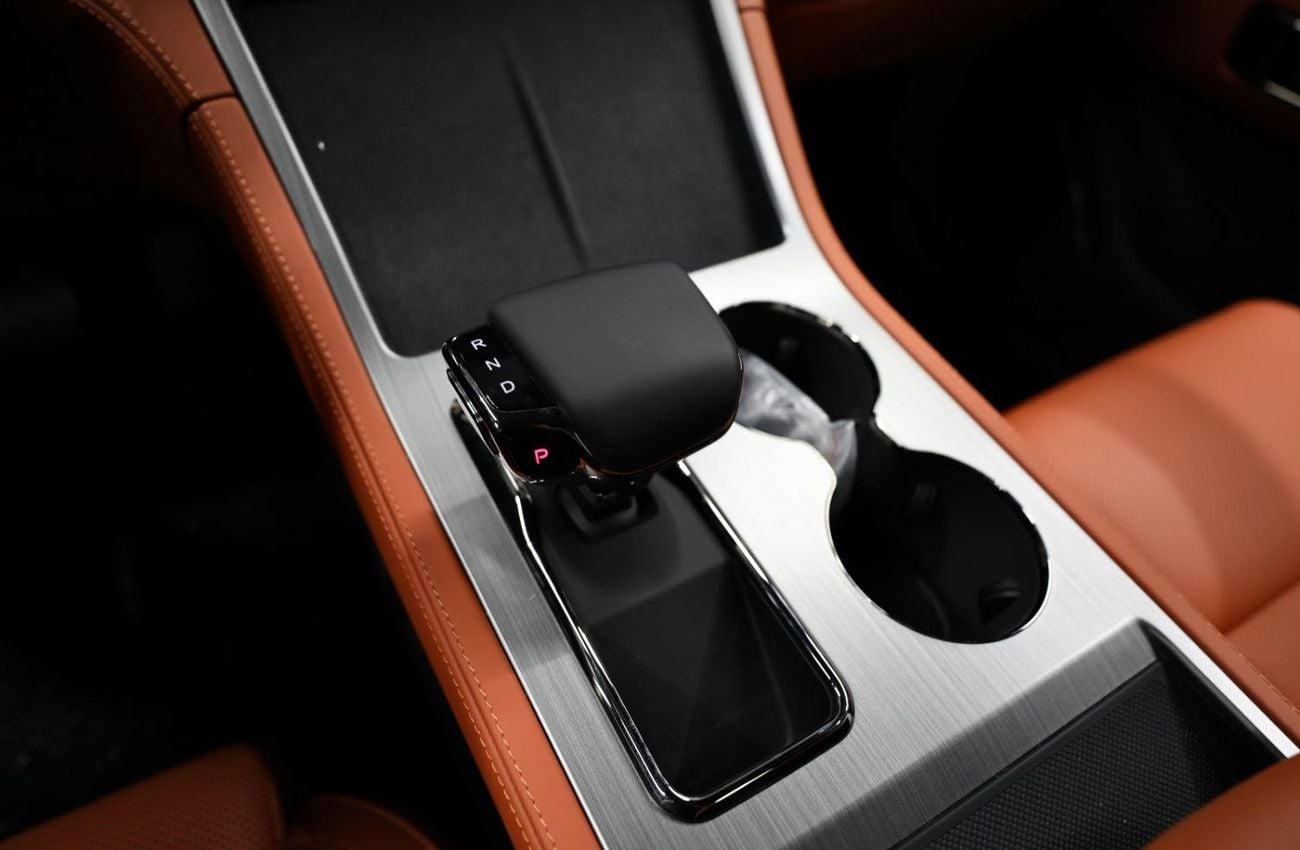 روكس 01 VIP 7 Seats | Brand New | 3,600 monthly | 5 Years Warranty | AED 4,400 monthly with 0% Downpayment |